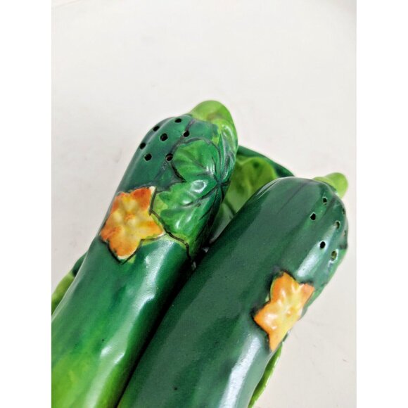Vintage Cucumber Salt and Pepper Shakers & Underplate Hinode Japan 1950's - Picture 4 of 13